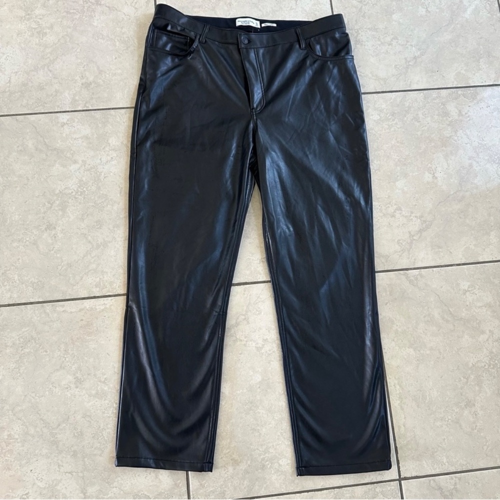 NWT Abercrombie & Fitch Vegan Leather 90s Straight Ultra High Rise Pants - Picture 2 of 5